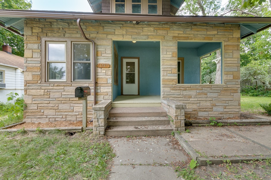 1787 Ames Avenue East, Saint Paul, MN 55119, Presented by Nicole Jelle